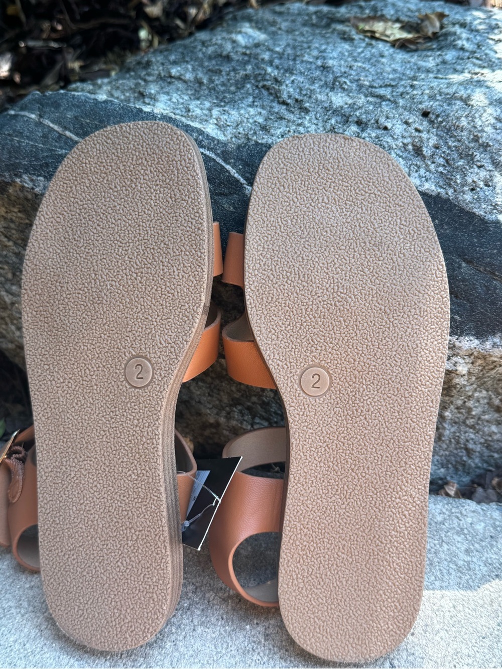 Classic Tan Kids Sandals with Buckle Strap Sz 2 NWT - Picture 4 of 6